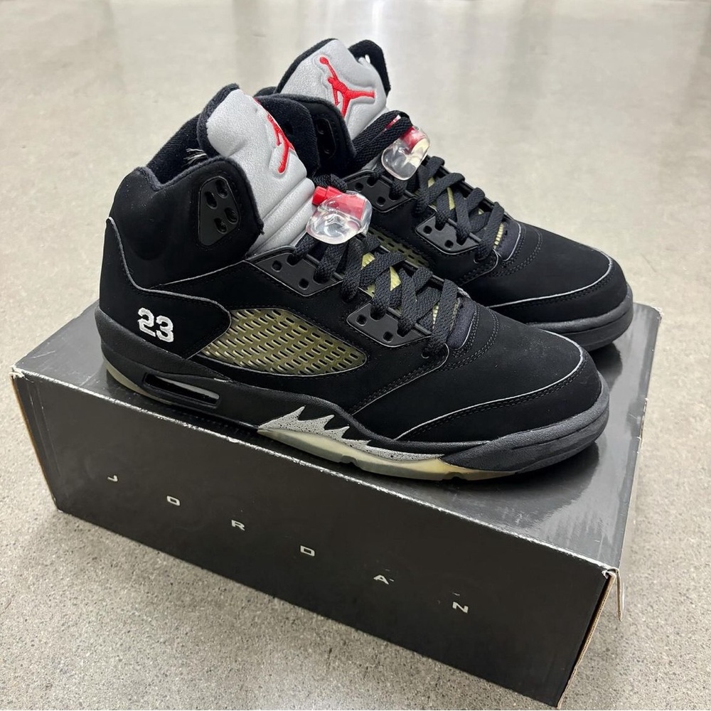 Size 8 - 2007 Air Jordan V Retro Metallic Black in Deadstock condition.